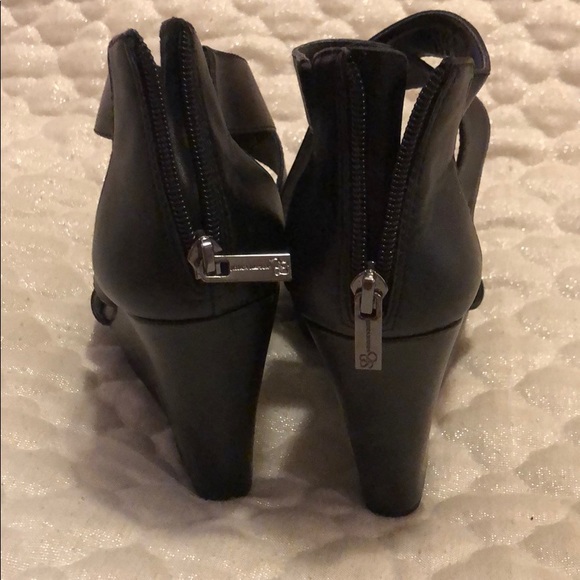 Jessica Simpson Black Wedge - Picture 3 of 4